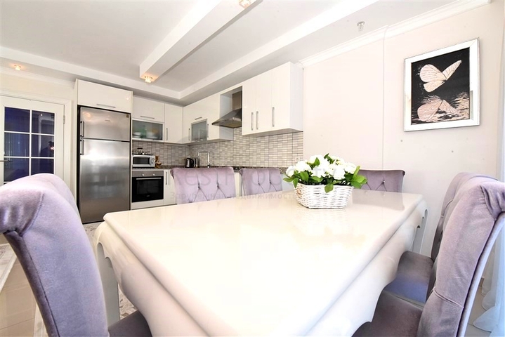 ضمن مجمع اول صف على البحر - شقة 2 غرفة وصالة  - في كاستل  / الانيا 