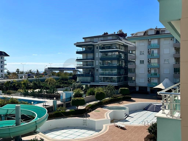 ضمن مجمع اول صف على البحر - شقة 2 غرفة وصالة  - في كاستل  / الانيا 