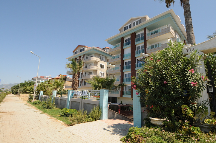 ضمن مجمع اول صف على البحر - شقة 2 غرفة وصالة  - في كاستل  / الانيا 