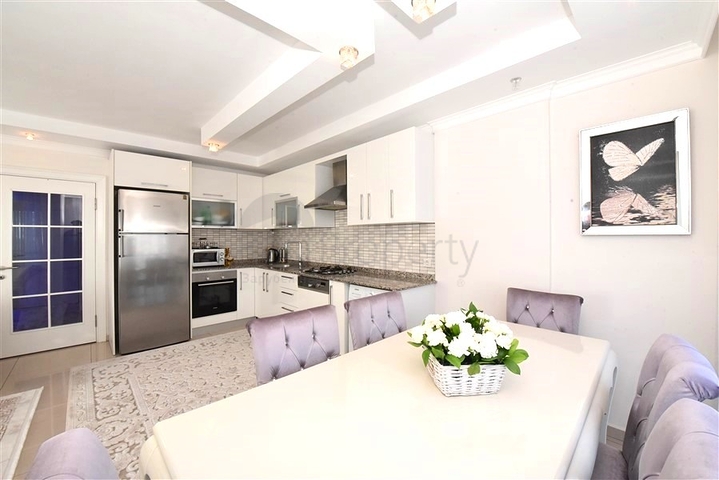 ضمن مجمع اول صف على البحر - شقة 2 غرفة وصالة  - في كاستل  / الانيا 