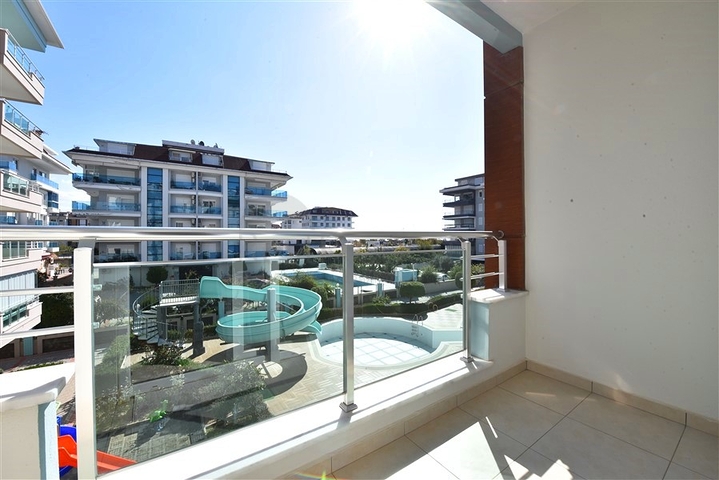 ضمن مجمع اول صف على البحر - شقة 2 غرفة وصالة  - في كاستل  / الانيا 