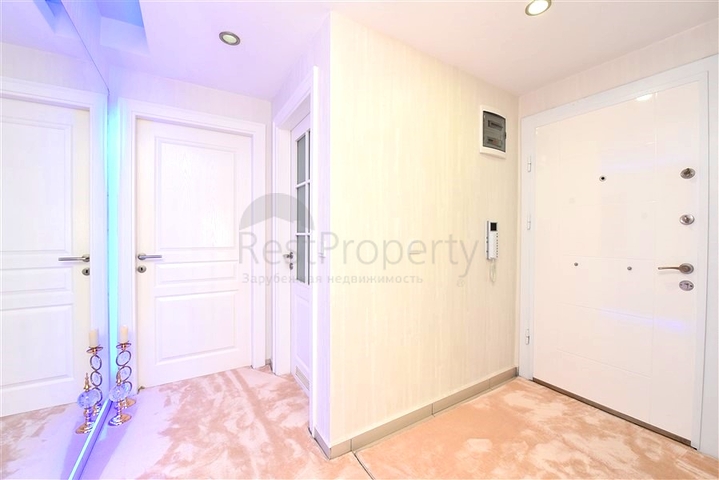 ضمن مجمع اول صف على البحر - شقة 2 غرفة وصالة  - في كاستل  / الانيا 