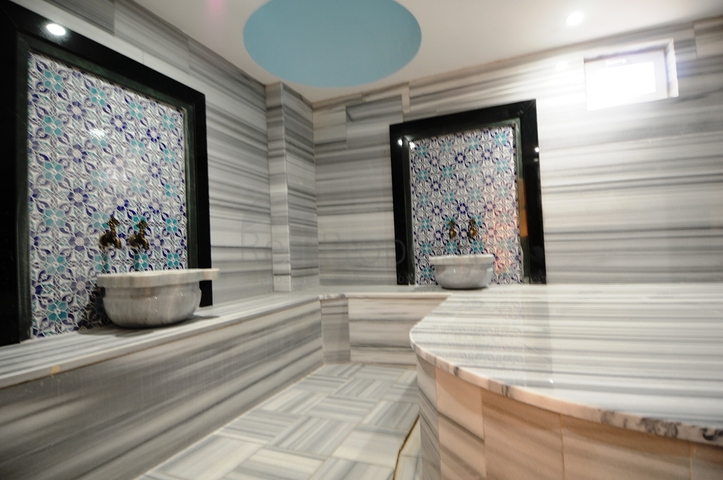 ضمن مجمع اول صف على البحر - شقة 2 غرفة وصالة  - في كاستل  / الانيا 