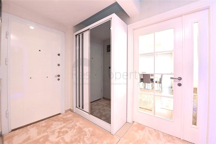 ضمن مجمع اول صف على البحر - شقة 2 غرفة وصالة  - في كاستل  / الانيا 