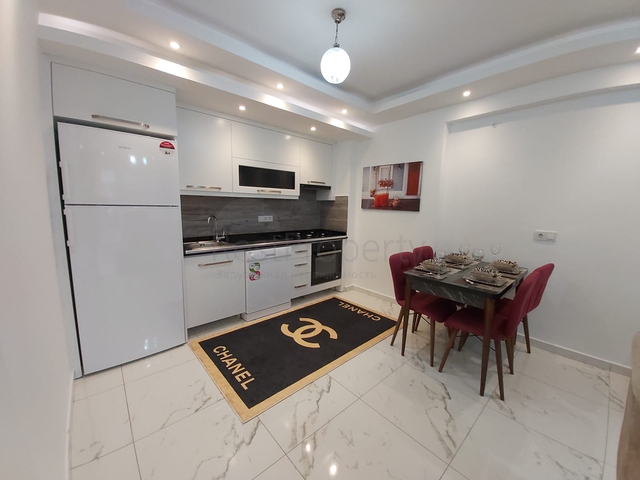 شقة غرفة وصالة -واسعة نسبيا / 83 م / - ضمن مجمع - في مهموتلار / الانيا 