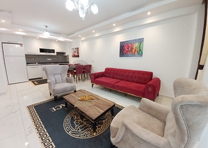 شقة غرفة وصالة -واسعة نسبيا / 83 م / - ضمن مجمع - في مهموتلار / الانيا 