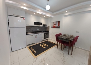 شقة غرفة وصالة -واسعة نسبيا / 83 م / - ضمن مجمع - في مهموتلار / الانيا 