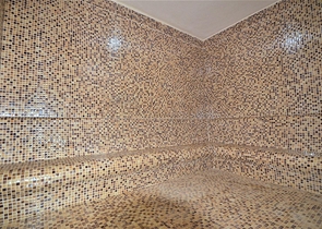 شقة غرفة وصالة -واسعة نسبيا / 83 م / - ضمن مجمع - في مهموتلار / الانيا 