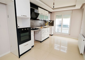 شقق فسيحة 2 + 1 و 4 + 1 في هورما كونيالتي