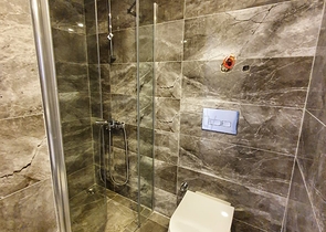 شقق مؤثثة - قريبة من البحر والاسواق - ضمن مجمع حديث - في مهموتلار / الانيا 