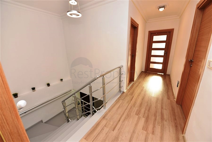 اطلالة بحر وقلعة - دوبلكس 4 غرف وصالة - في مركز الانيا 