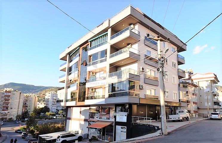 اطلالة بحر وقلعة - دوبلكس 4 غرف وصالة - في مركز الانيا 