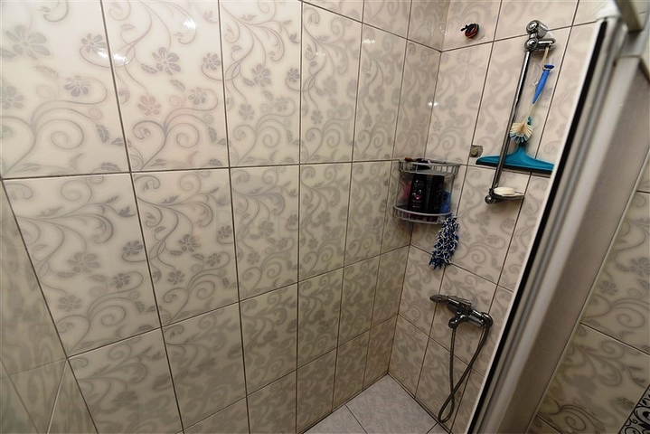 اطلالة بحر وقلعة - دوبلكس 4 غرف وصالة - في مركز الانيا 