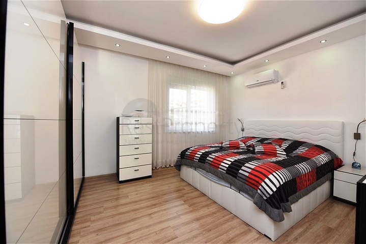 اطلالة بحر وقلعة - دوبلكس 4 غرف وصالة - في مركز الانيا 