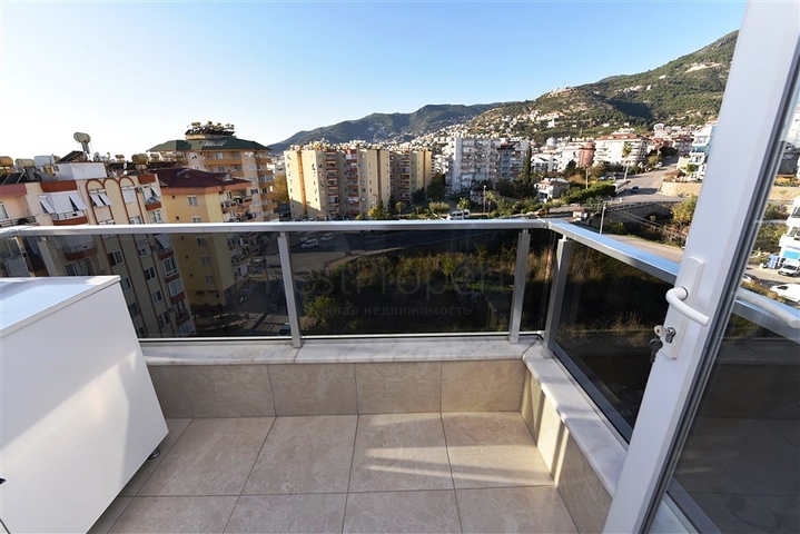 اطلالة بحر وقلعة - دوبلكس 4 غرف وصالة - في مركز الانيا 