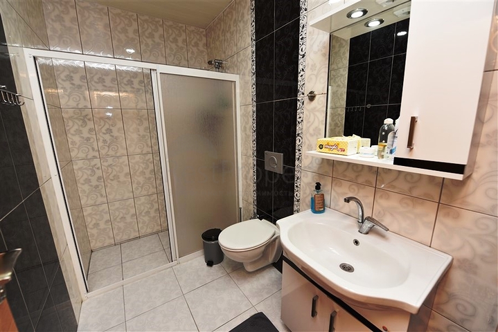 اطلالة بحر وقلعة - دوبلكس 4 غرف وصالة - في مركز الانيا 