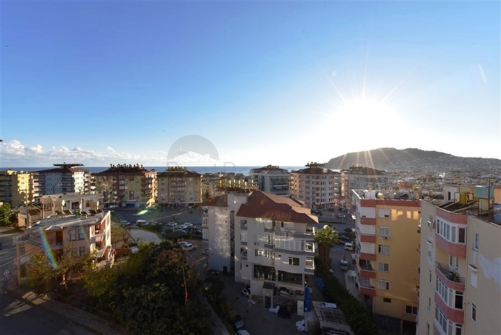 اطلالة بحر وقلعة - دوبلكس 4 غرف وصالة - في مركز الانيا 