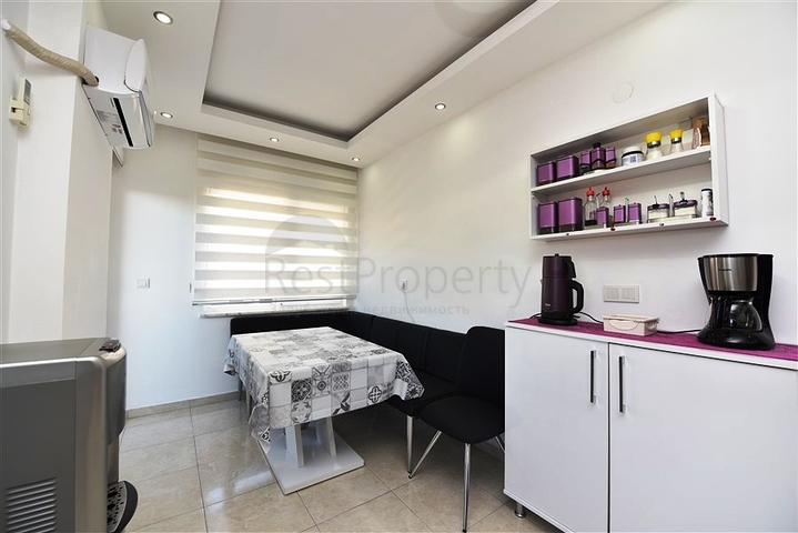 اطلالة بحر وقلعة - دوبلكس 4 غرف وصالة - في مركز الانيا 