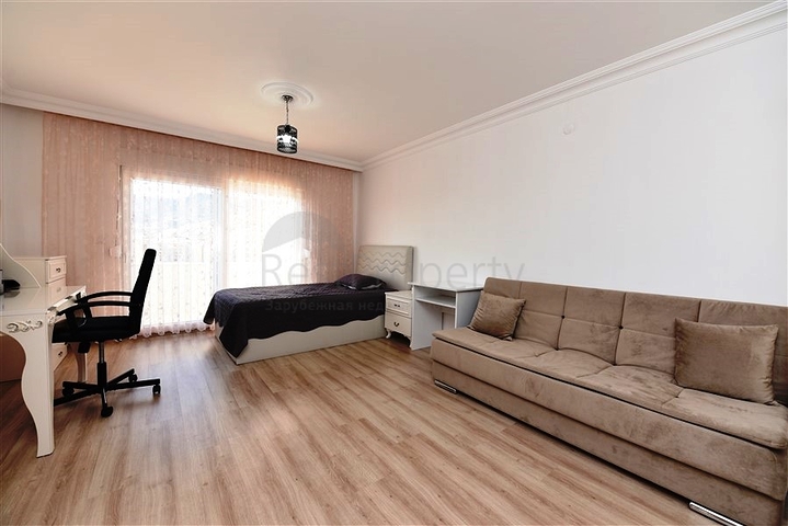 اطلالة بحر وقلعة - دوبلكس 4 غرف وصالة - في مركز الانيا 