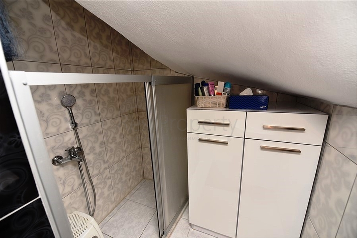 اطلالة بحر وقلعة - دوبلكس 4 غرف وصالة - في مركز الانيا 