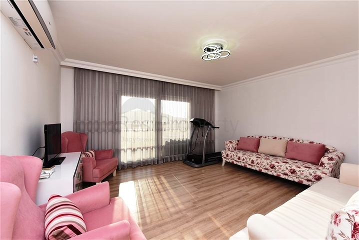 اطلالة بحر وقلعة - دوبلكس 4 غرف وصالة - في مركز الانيا 