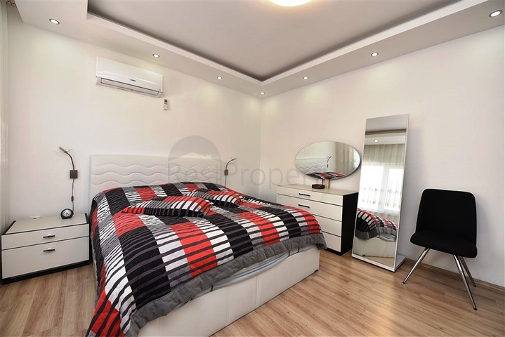 اطلالة بحر وقلعة - دوبلكس 4 غرف وصالة - في مركز الانيا 