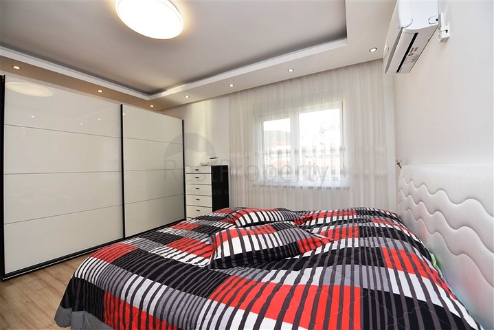 اطلالة بحر وقلعة - دوبلكس 4 غرف وصالة - في مركز الانيا 