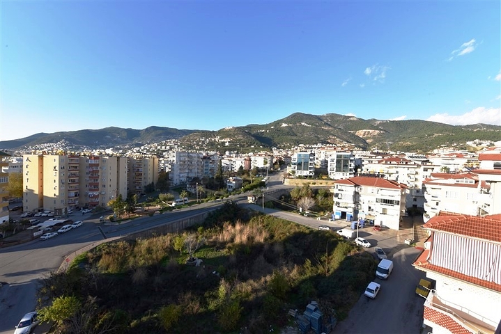 اطلالة بحر وقلعة - دوبلكس 4 غرف وصالة - في مركز الانيا 