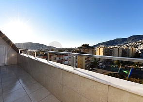 اطلالة بحر وقلعة - دوبلكس 4 غرف وصالة - في مركز الانيا 