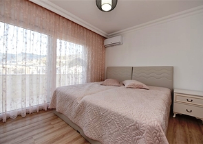 اطلالة بحر وقلعة - دوبلكس 4 غرف وصالة - في مركز الانيا 