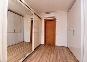 اطلالة بحر وقلعة - دوبلكس 4 غرف وصالة - في مركز الانيا 