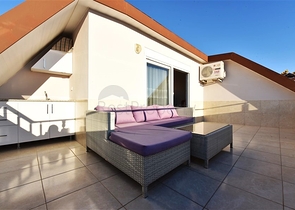 اطلالة بحر وقلعة - دوبلكس 4 غرف وصالة - في مركز الانيا 