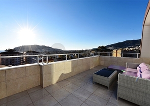 اطلالة بحر وقلعة - دوبلكس 4 غرف وصالة - في مركز الانيا 