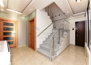 اطلالة بحر وقلعة - دوبلكس 4 غرف وصالة - في مركز الانيا 