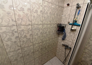 اطلالة بحر وقلعة - دوبلكس 4 غرف وصالة - في مركز الانيا 