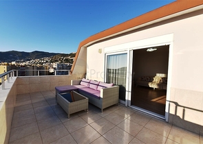 اطلالة بحر وقلعة - دوبلكس 4 غرف وصالة - في مركز الانيا 