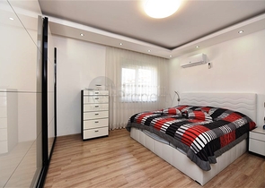 اطلالة بحر وقلعة - دوبلكس 4 غرف وصالة - في مركز الانيا 