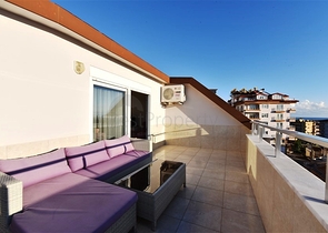 اطلالة بحر وقلعة - دوبلكس 4 غرف وصالة - في مركز الانيا 