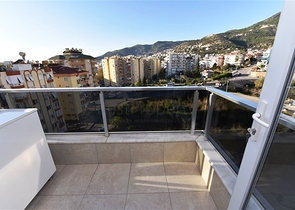 اطلالة بحر وقلعة - دوبلكس 4 غرف وصالة - في مركز الانيا 