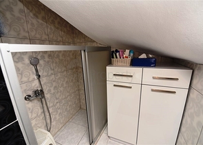 اطلالة بحر وقلعة - دوبلكس 4 غرف وصالة - في مركز الانيا 