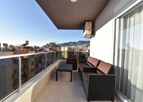 اطلالة بحر وقلعة - دوبلكس 4 غرف وصالة - في مركز الانيا 