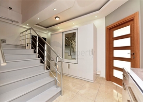 اطلالة بحر وقلعة - دوبلكس 4 غرف وصالة - في مركز الانيا 