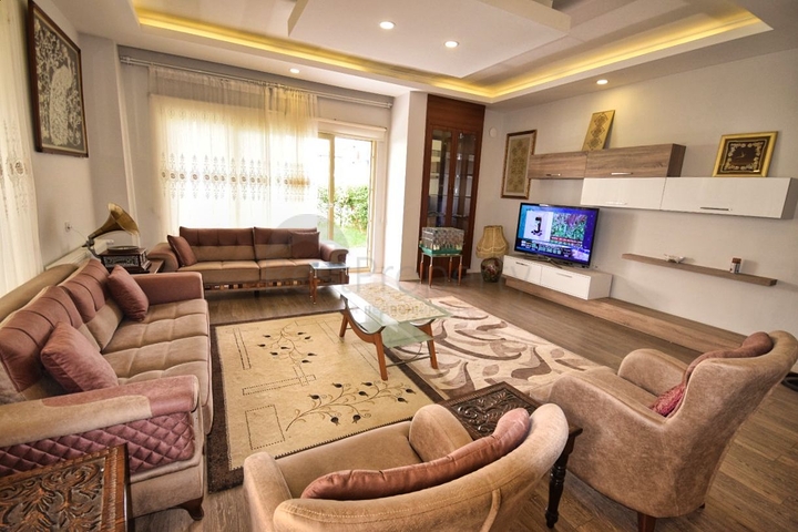 فيلا من 4 غرف نوم في Altinkol Dosemealti أنطاليا