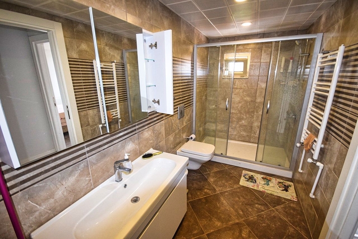 فيلا من 4 غرف نوم في Altinkol Dosemealti أنطاليا