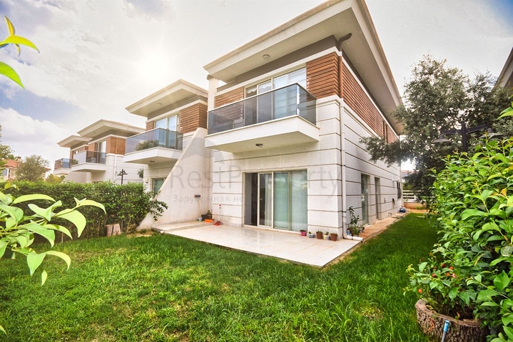 فيلا من 4 غرف نوم في Altinkol Dosemealti أنطاليا