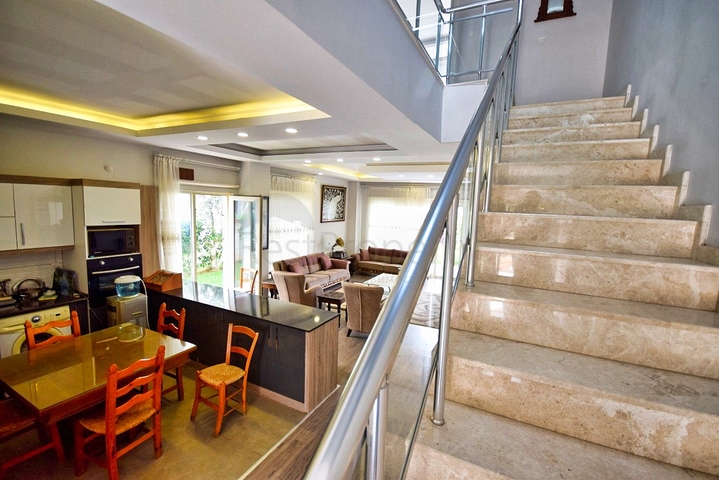 فيلا من 4 غرف نوم في Altinkol Dosemealti أنطاليا