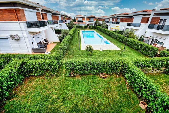 فيلا من 4 غرف نوم في Altinkol Dosemealti أنطاليا