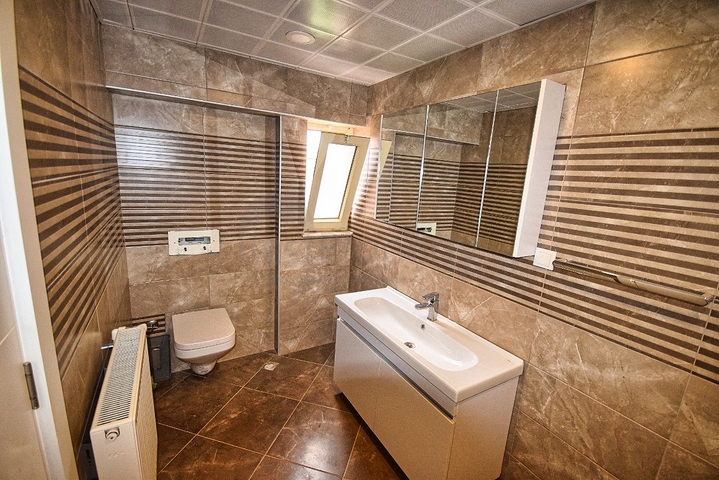 فيلا من 4 غرف نوم في Altinkol Dosemealti أنطاليا