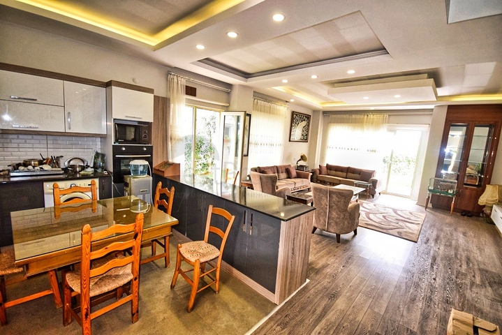 فيلا من 4 غرف نوم في Altinkol Dosemealti أنطاليا