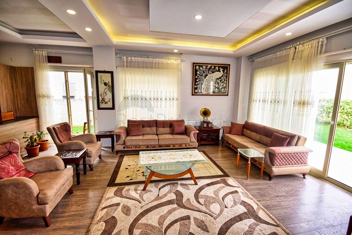 فيلا من 4 غرف نوم في Altinkol Dosemealti أنطاليا